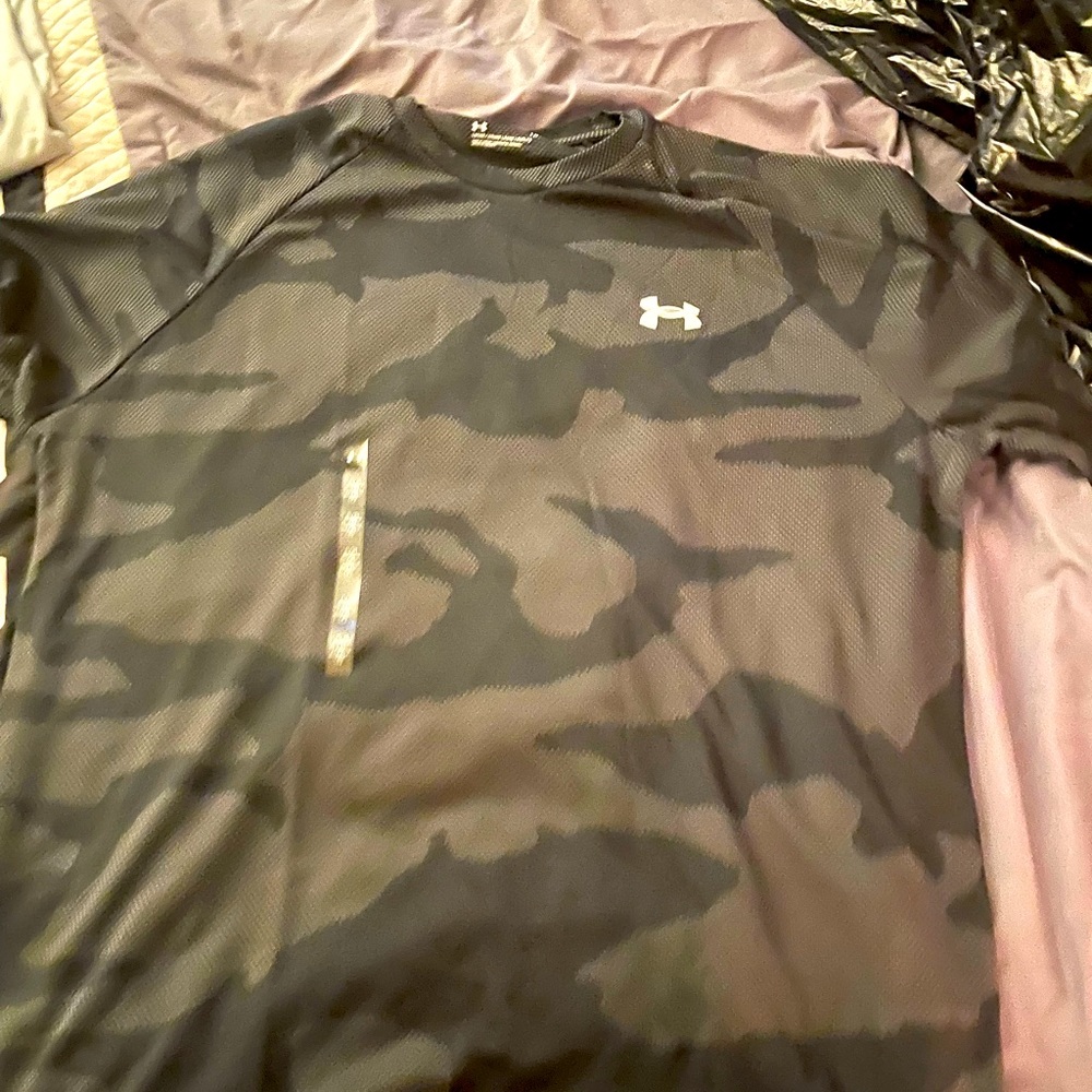Black camo under armour shirts